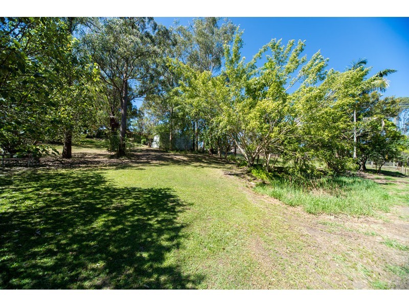 1 Woodlands Way, Parkwood QLD 4214