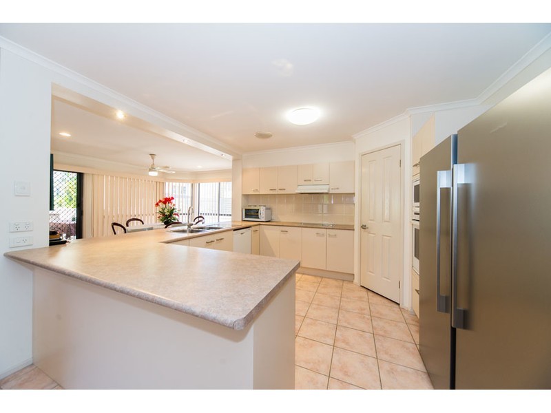 4 West Mountain Court, Parkwood QLD 4214