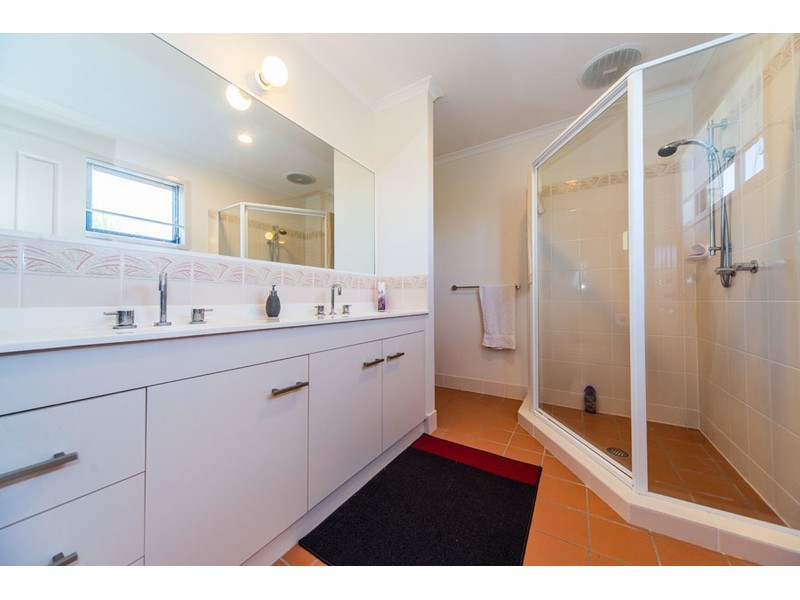 4 West Mountain Court, Parkwood QLD 4214