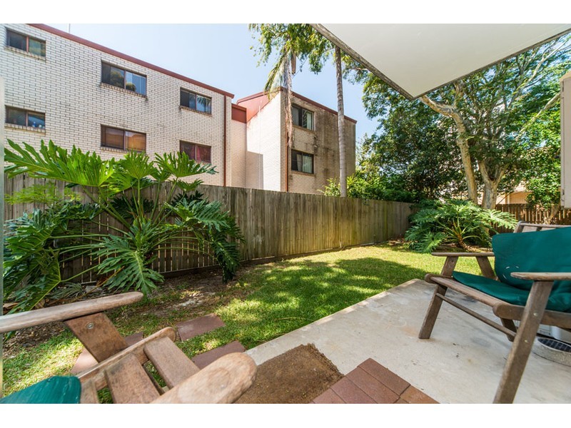 2/25 Ahern Street, Labrador QLD 4215