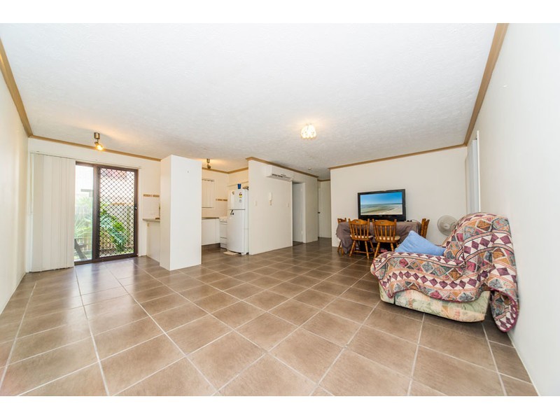 2/25 Ahern Street, Labrador QLD 4215