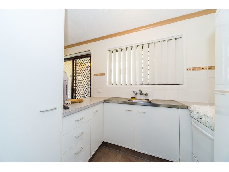 2/25 Ahern Street, Labrador QLD 4215