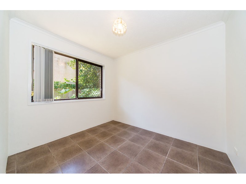 2/25 Ahern Street, Labrador QLD 4215