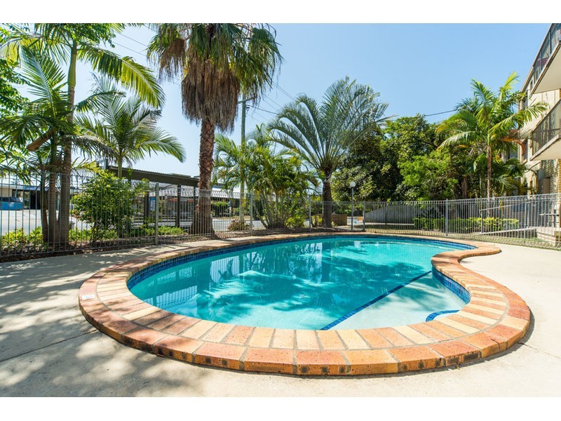 2/25 Ahern Street, Labrador QLD 4215