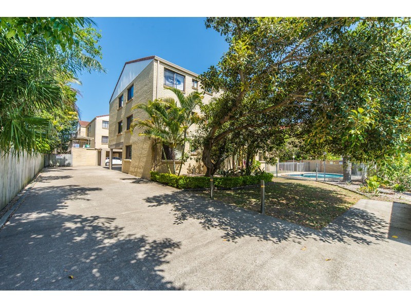 2/25 Ahern Street, Labrador QLD 4215
