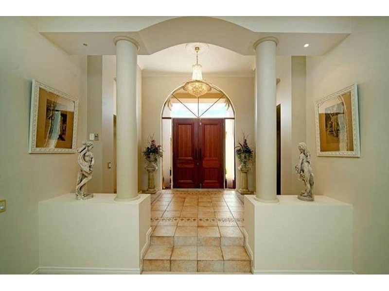 1605 Rosebank Way West, Hope Island QLD 4212