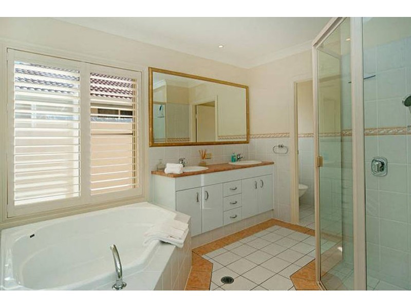 1605 Rosebank Way West, Hope Island QLD 4212