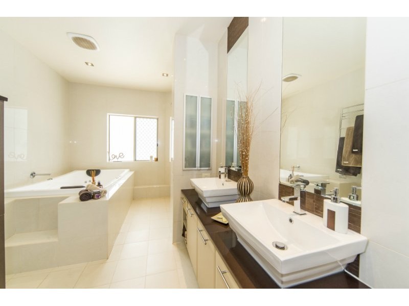 9 Evergreen Court, Parkwood QLD 4214