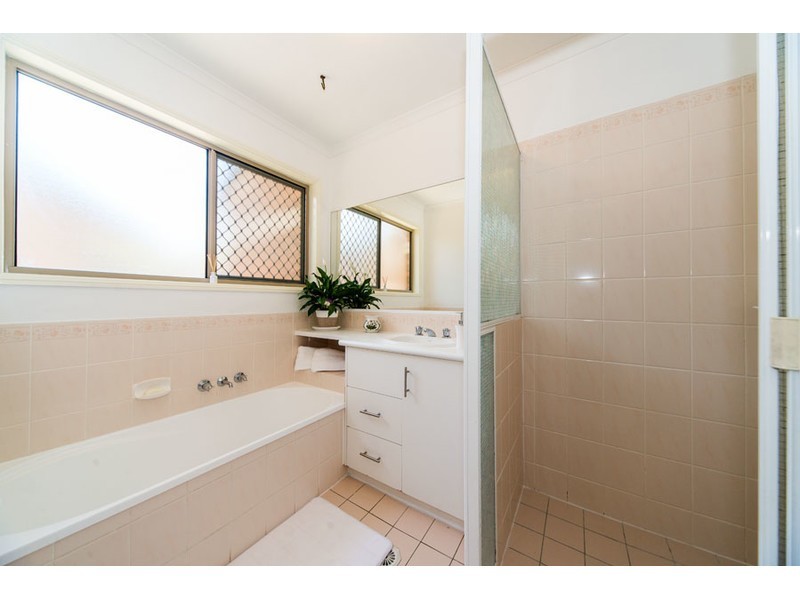 16 Strathalbyn Court, Parkwood QLD 4214