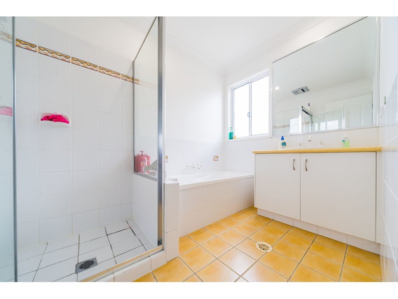 24 Respall Way, Arundel QLD 4214