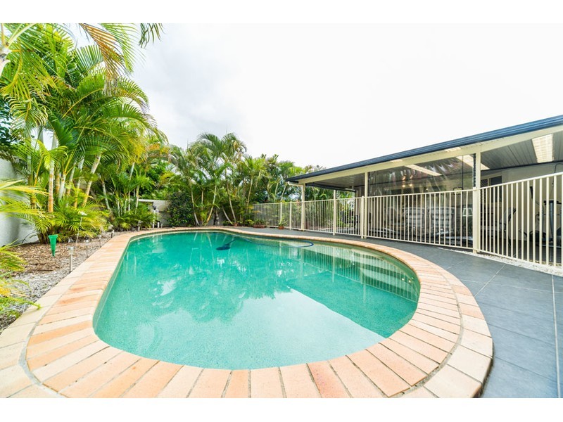 8 Nottinghill Gate Drive, Arundel QLD 4214