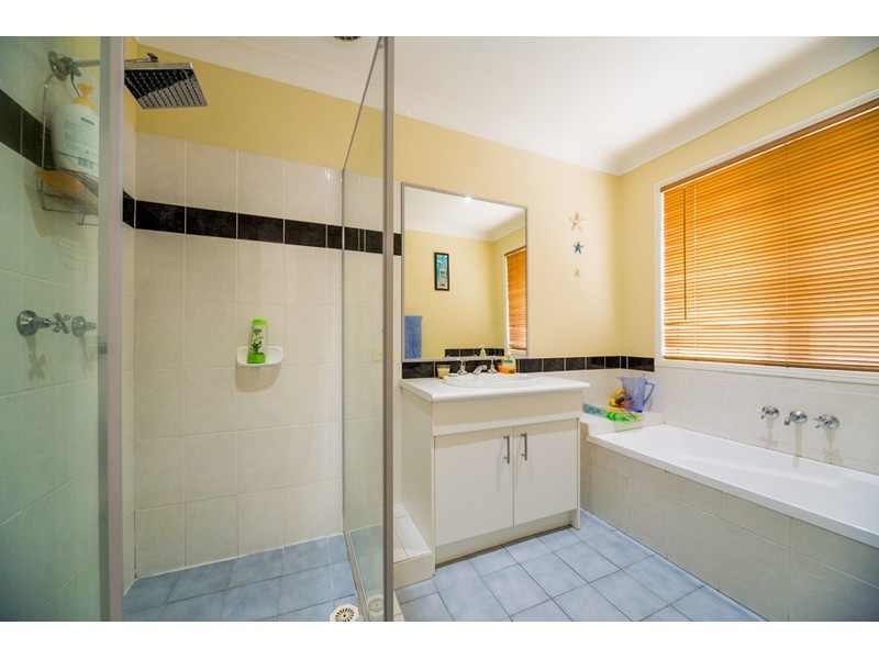 18 Floyd Court, Parkwood QLD 4214