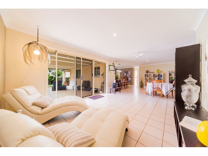28 Ingles Circuit, Arundel QLD 4214