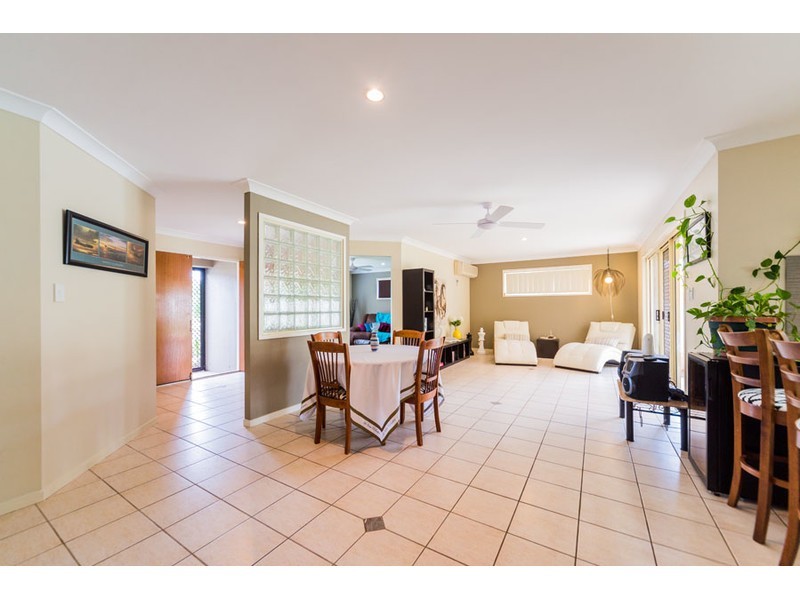 28 Ingles Circuit, Arundel QLD 4214