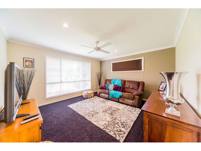 28 Ingles Circuit, Arundel QLD 4214