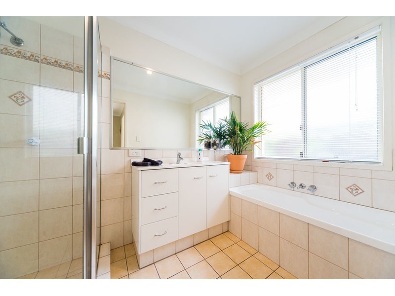 28 Ingles Circuit, Arundel QLD 4214