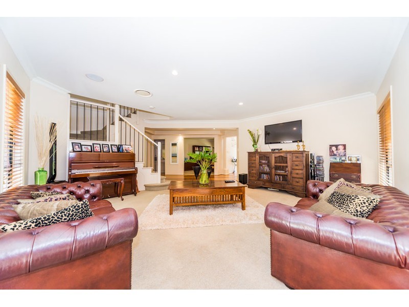 5 Hazel Court, Arundel QLD 4214