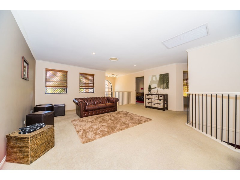 5 Hazel Court, Arundel QLD 4214