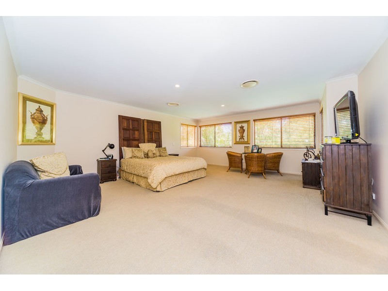 5 Hazel Court, Arundel QLD 4214