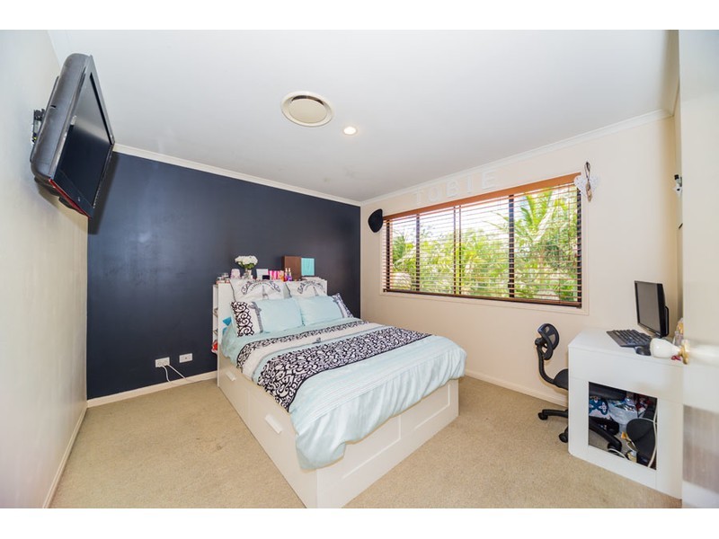 5 Hazel Court, Arundel QLD 4214