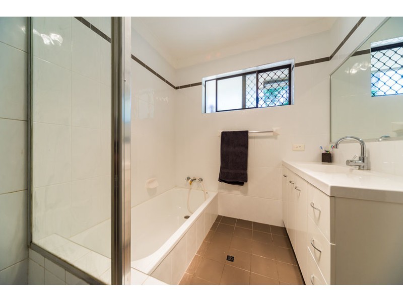 13 Winani Drive, Ashmore QLD 4214