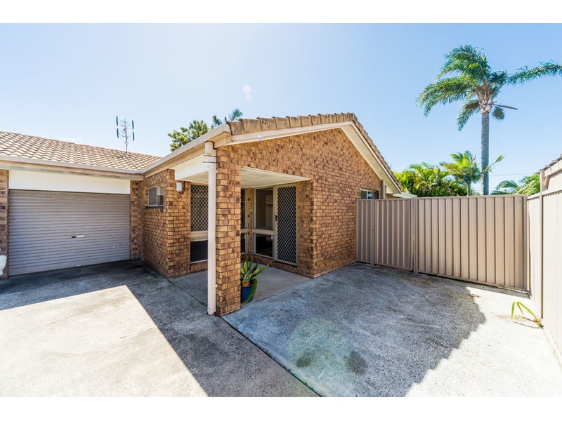 2/4 Stephanie Court, Labrador QLD 4215
