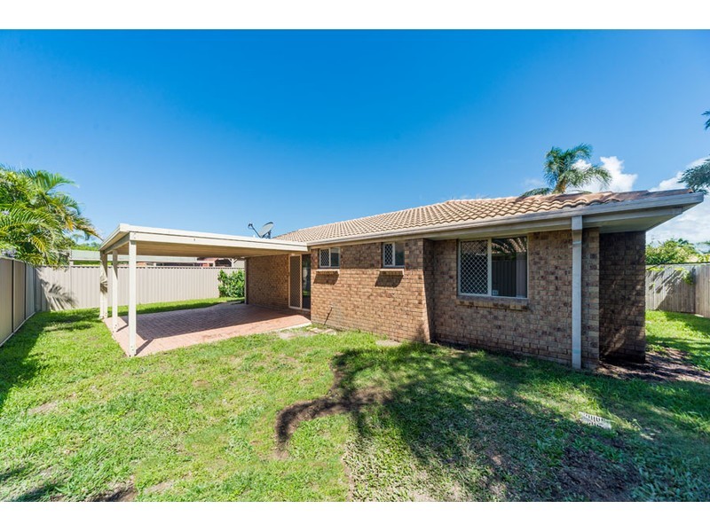 2/4 Stephanie Court, Labrador QLD 4215