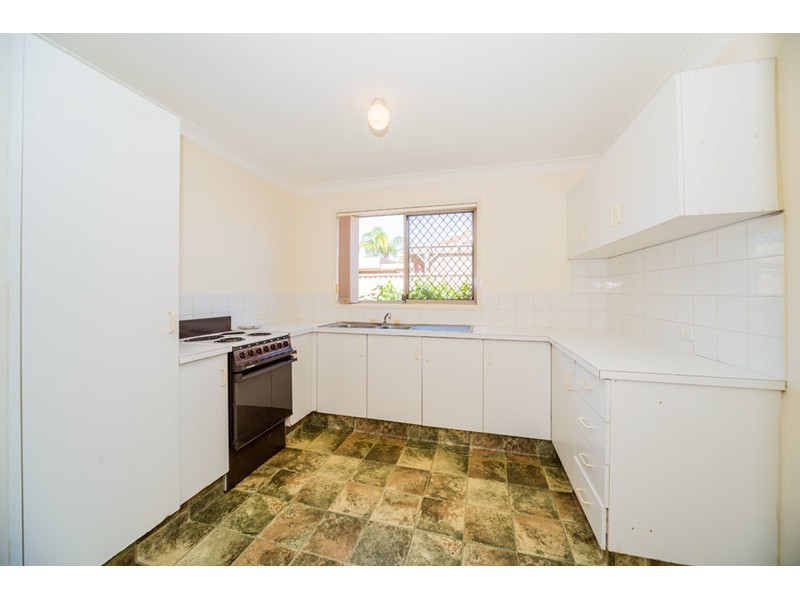 2/4 Stephanie Court, Labrador QLD 4215