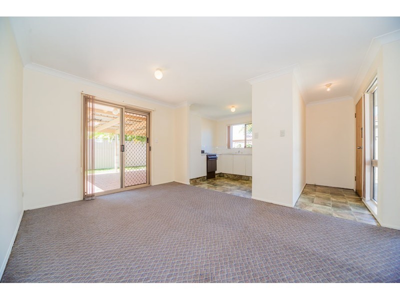 2/4 Stephanie Court, Labrador QLD 4215