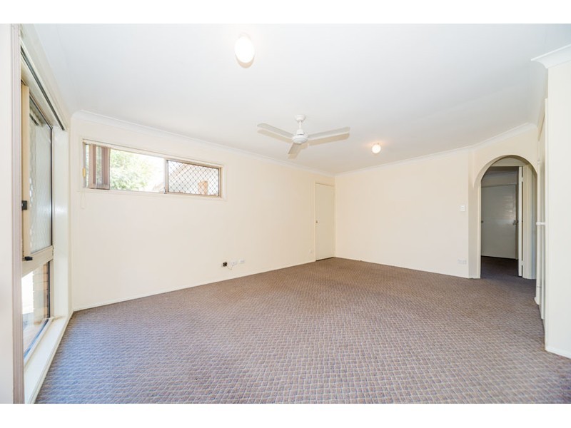 2/4 Stephanie Court, Labrador QLD 4215