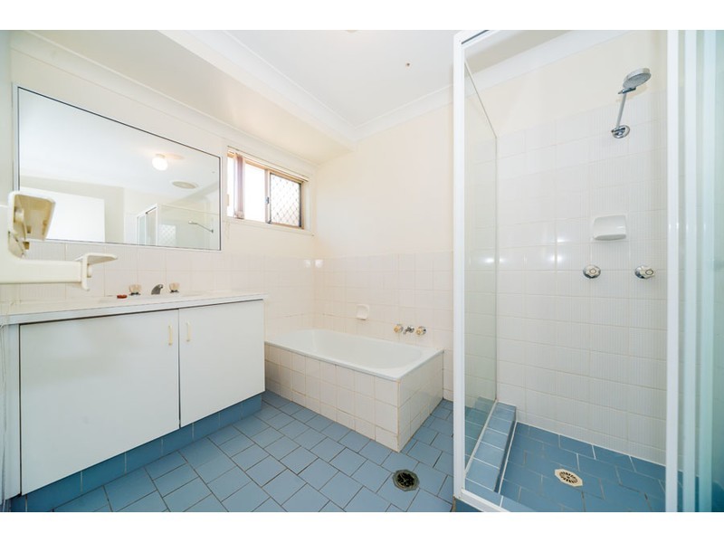 2/4 Stephanie Court, Labrador QLD 4215