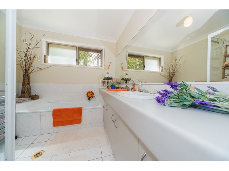 5 Clubhouse Drive, Arundel QLD 4214