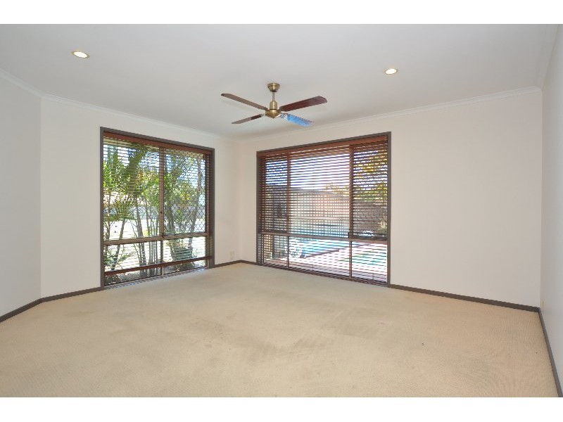 18 Castle Rock Street, Parkwood QLD 4214