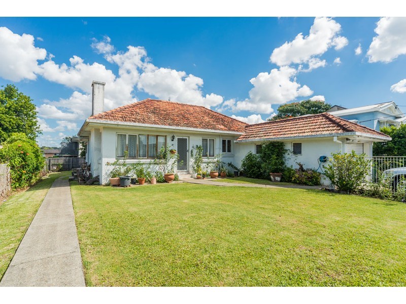 72 Falconer Street, Southport QLD 4215
