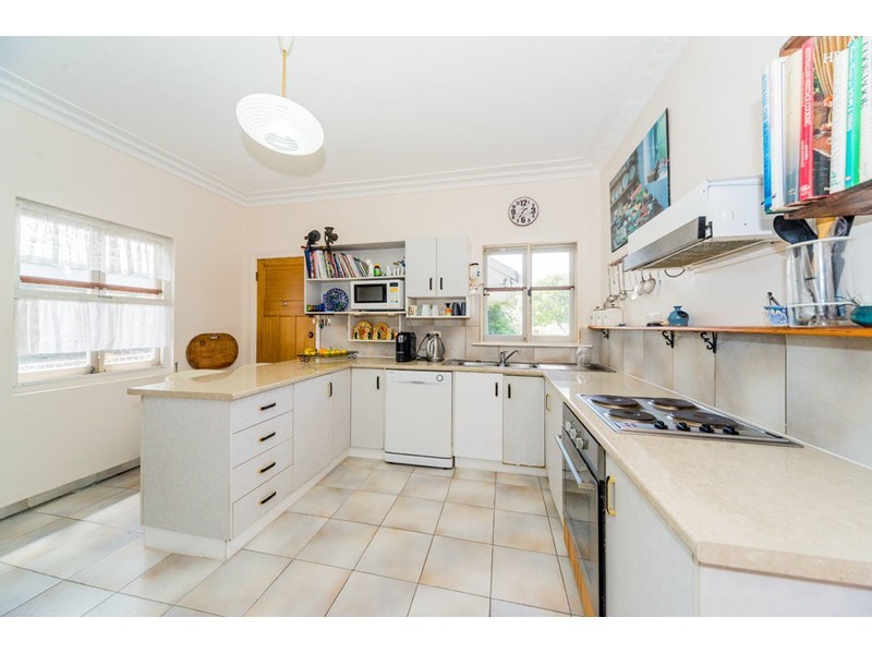 72 Falconer Street, Southport QLD 4215