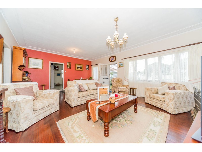 72 Falconer Street, Southport QLD 4215