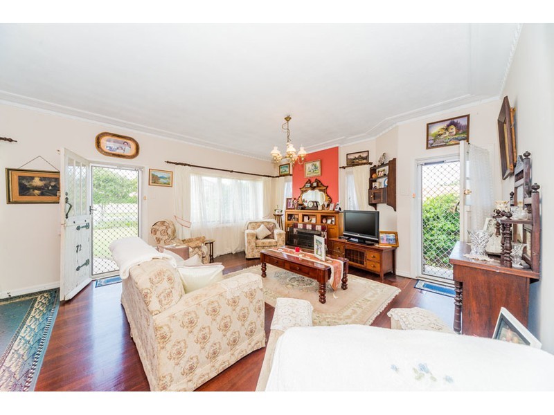 72 Falconer Street, Southport QLD 4215