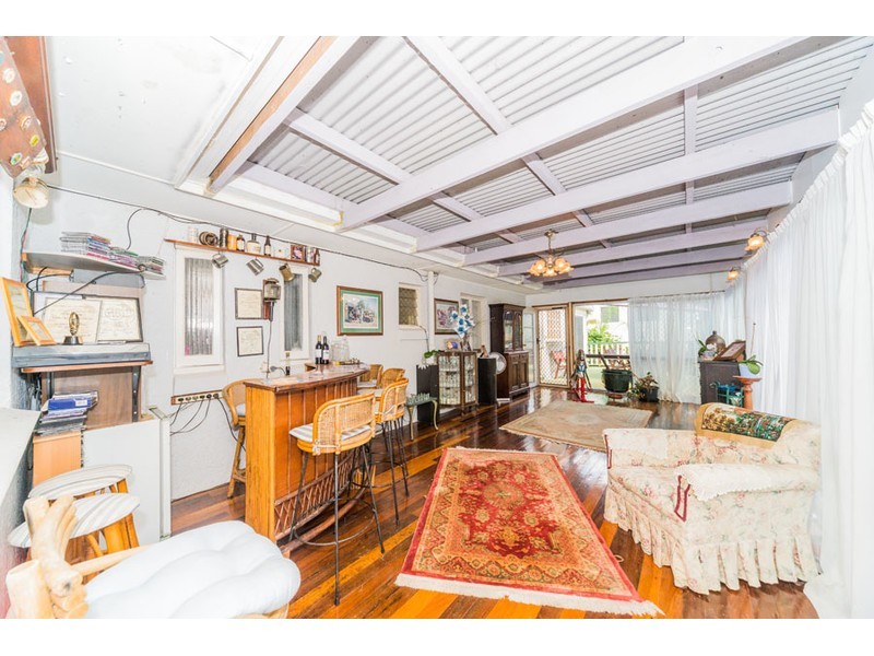 72 Falconer Street, Southport QLD 4215