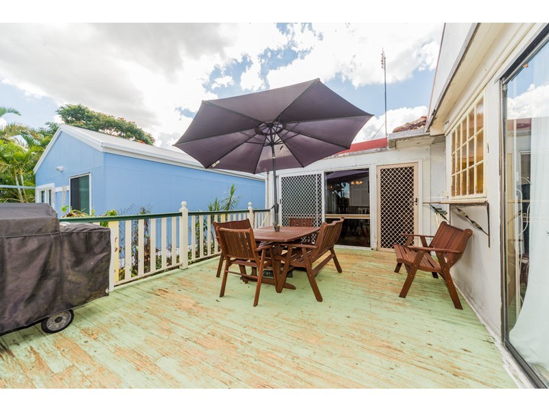 72 Falconer Street, Southport QLD 4215