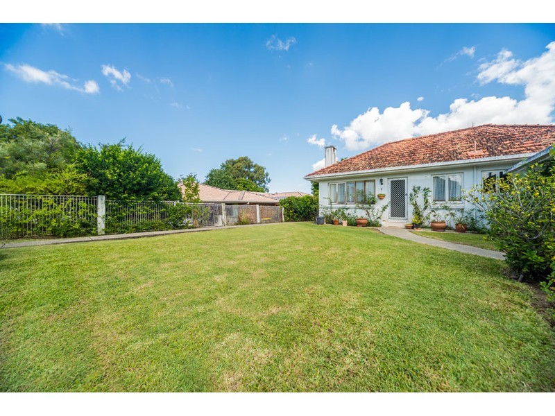 72 Falconer Street, Southport QLD 4215