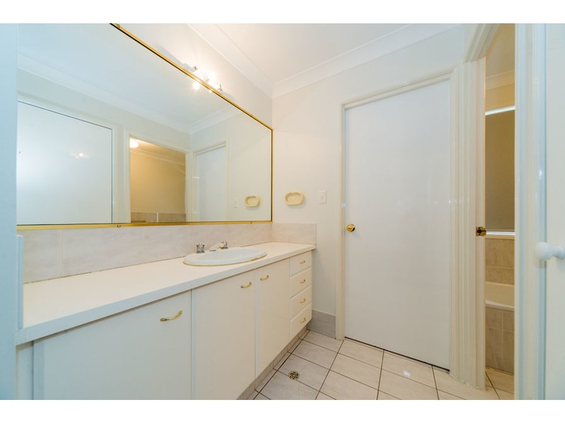 71 Allied Drive, Arundel QLD 4214