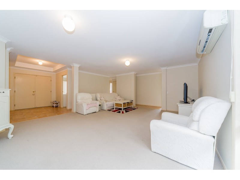 8 Watergum Parade, Molendinar QLD 4214