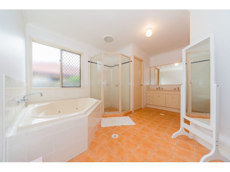 8 Watergum Parade, Molendinar QLD 4214