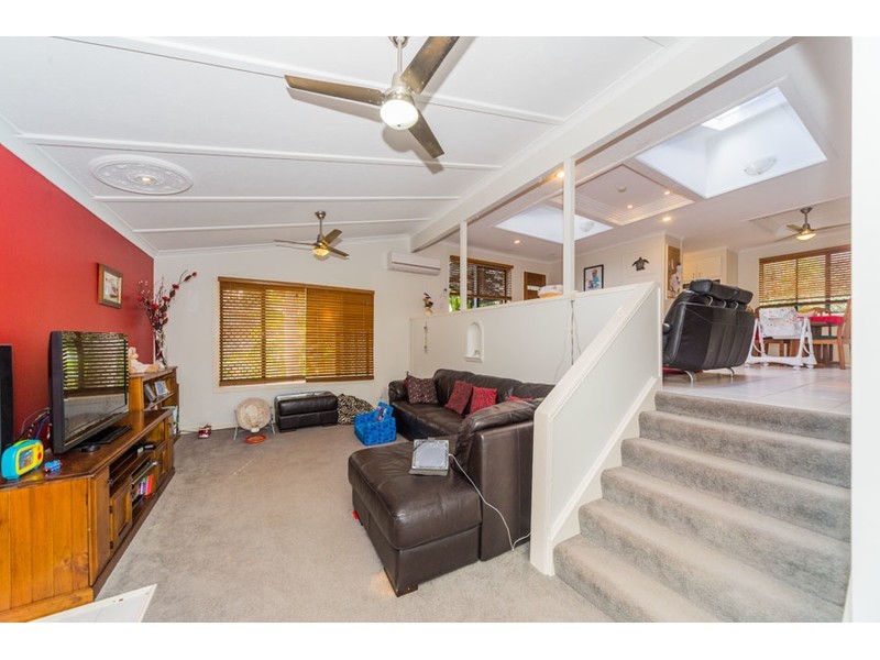 25 Sturt Street, Molendinar QLD 4214