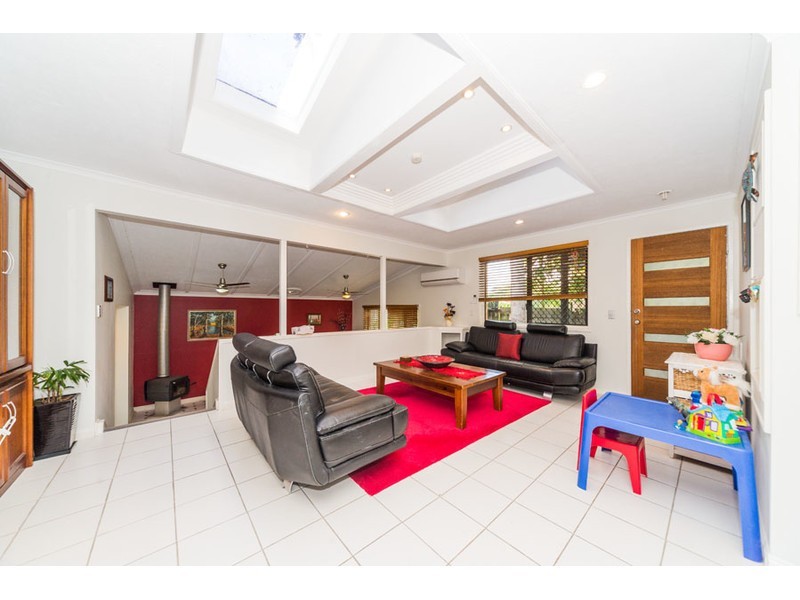 25 Sturt Street, Molendinar QLD 4214