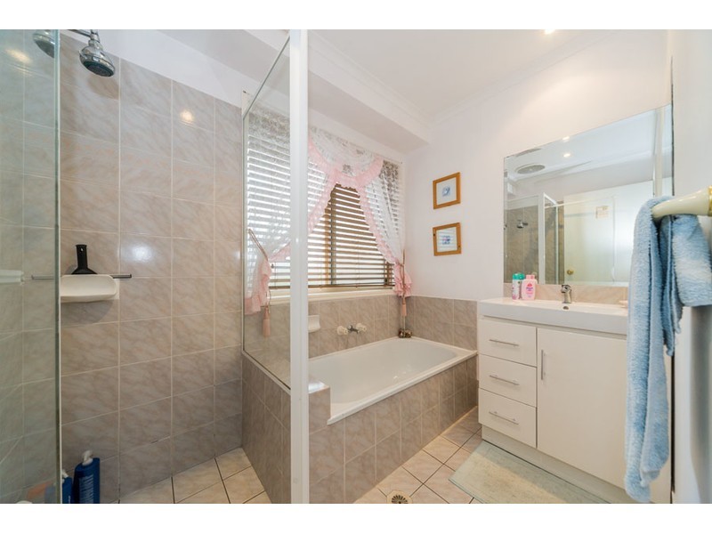 2 Greg Norman Crescent, Parkwood QLD 4214