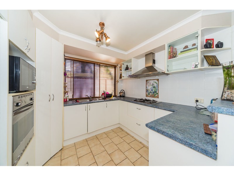 2/17 Stephenson Street, Labrador QLD 4215