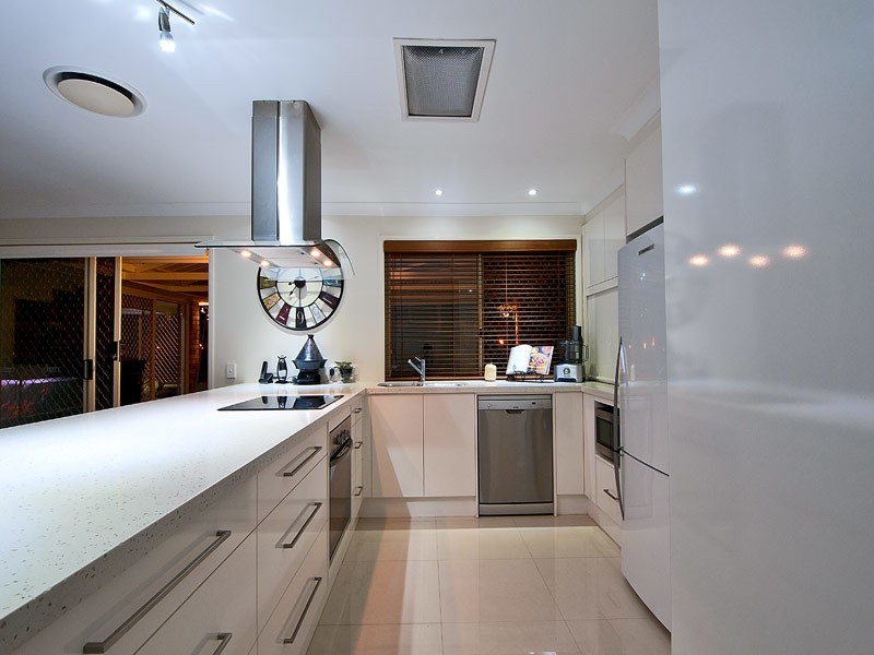 17 Maidstone Place, Parkwood QLD 4214