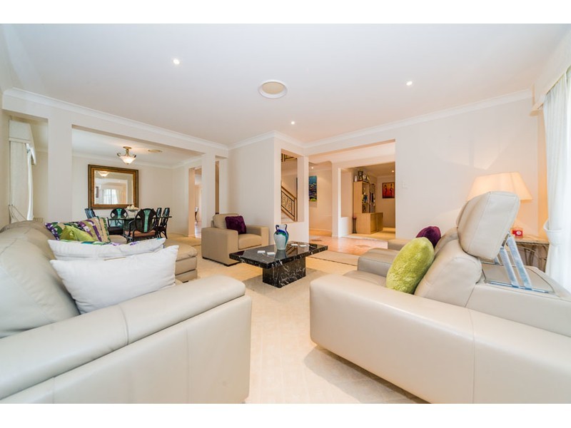 16 Tanzen Drive, Arundel QLD 4214