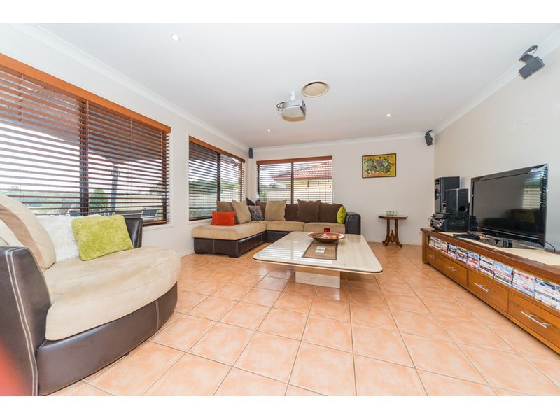 16 Tanzen Drive, Arundel QLD 4214